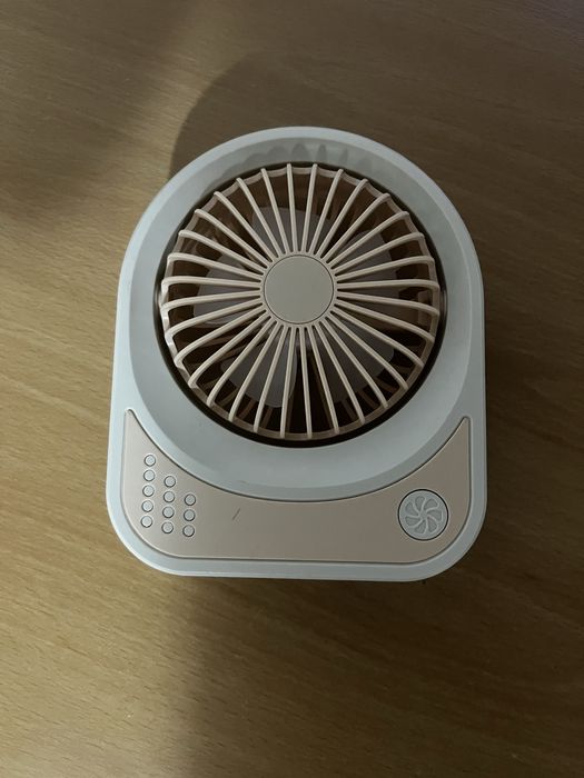 Mini Ventilator cu LED in stare buna