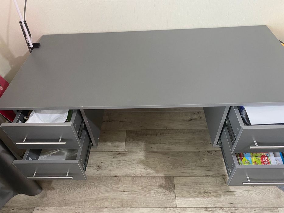 Стол письменный