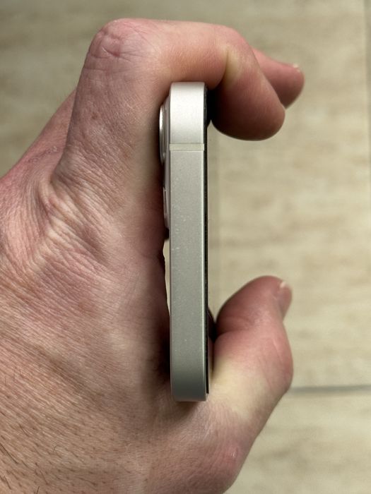 Apple iPhone 13 / 128GB / Starlight / 87% Батерия