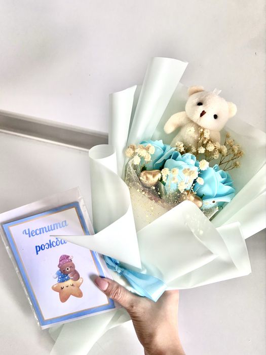 Комбинирани букети  + подарък картичка