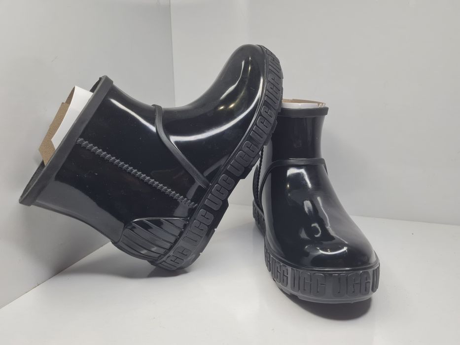 Ботуши UGG Drizlita

Чисто нови с кутия.

Размер 36 стелка 22.5 см.
(У