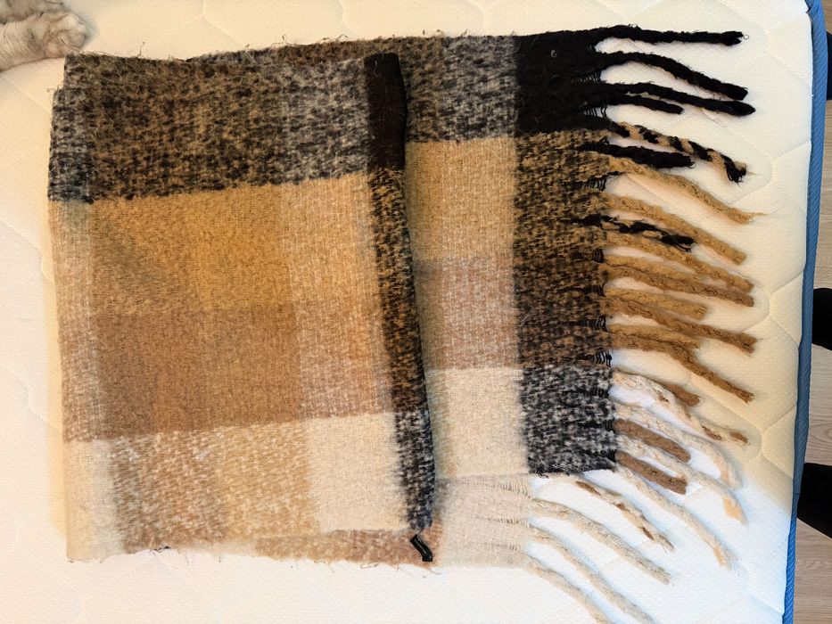 Дълъг зимен шал от мека и приятна материя