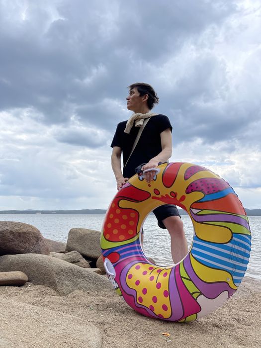 Продаю надувной бутут для бассейна и моря.