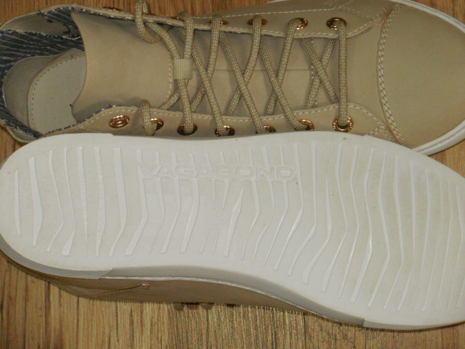 VAGABOND нови оригинални юношески естествена кожа 39