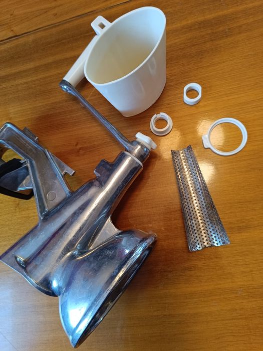 Нова ръчна сокоизстисквачка