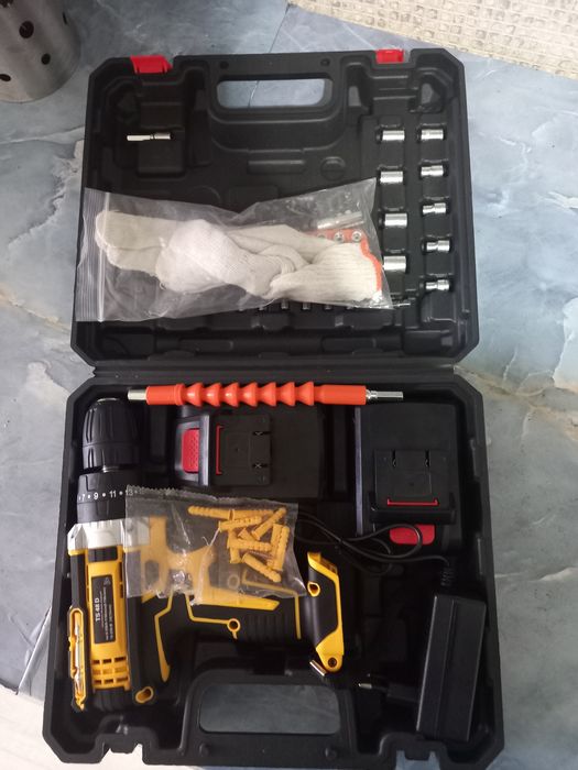 Шуруповерт 21 W.новый