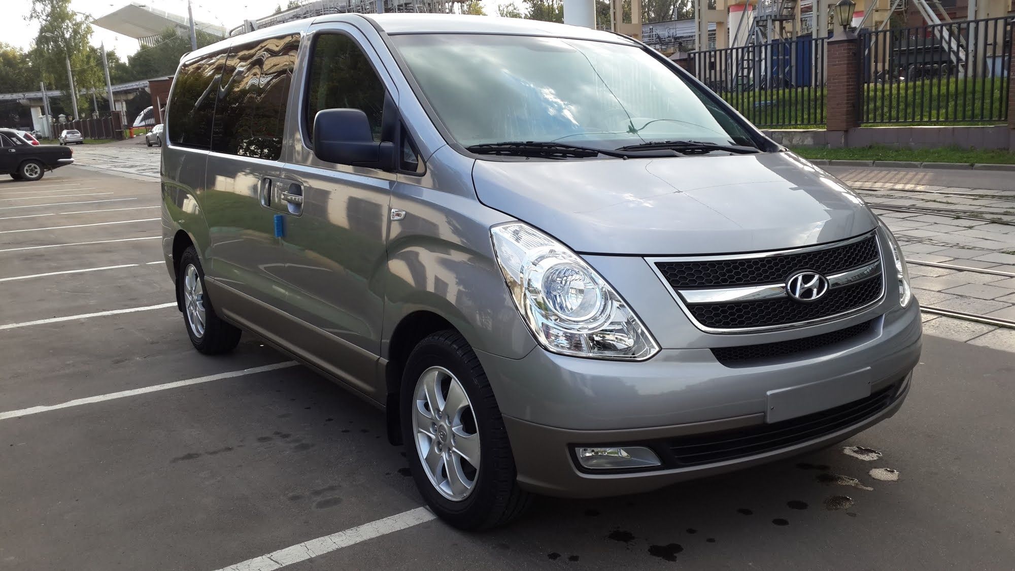 Hyundai grand starex 2007. Hyundai Grand Starex. Hyundai Гранд Старекс. Hyundai Grand Starex h2. Минивэн Хендай Гранд Старекс.