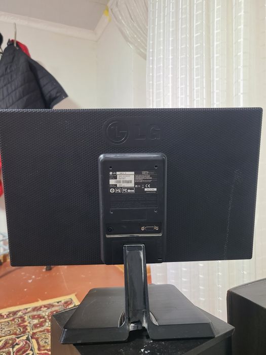 LG monitor 19' 1366×768 60hz