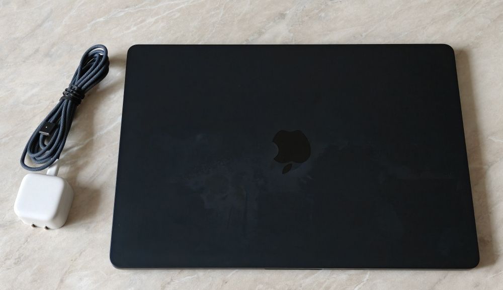 MacBook Air 15 M5 16/512 11 циклов