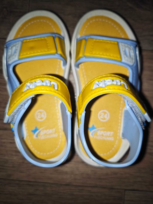 Сандали детские новые24р станция метро Москва