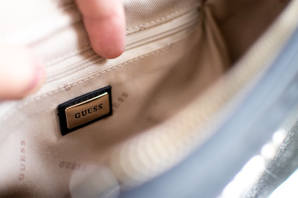 Geanta Crossbody GUESS Est.1981