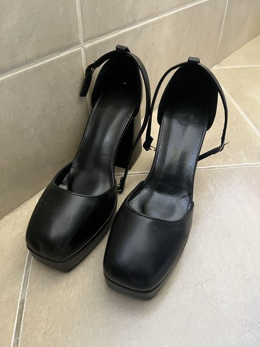 Черни обувки-висок ток