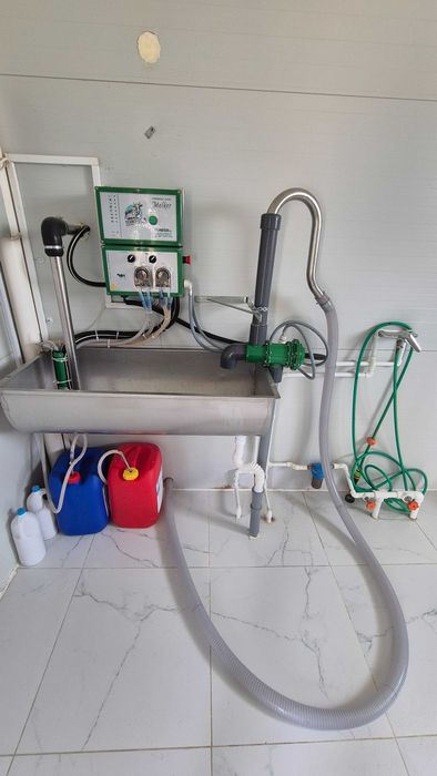 Vând sală de muls capre/oi + tanc de răcire 1.000 litri