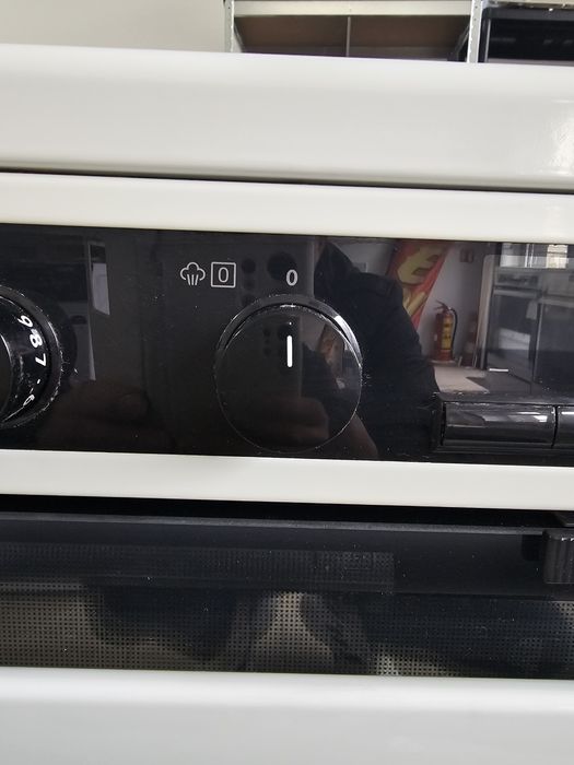 Свободностояща печка с керамичени котлони Voss Electrolux  74L