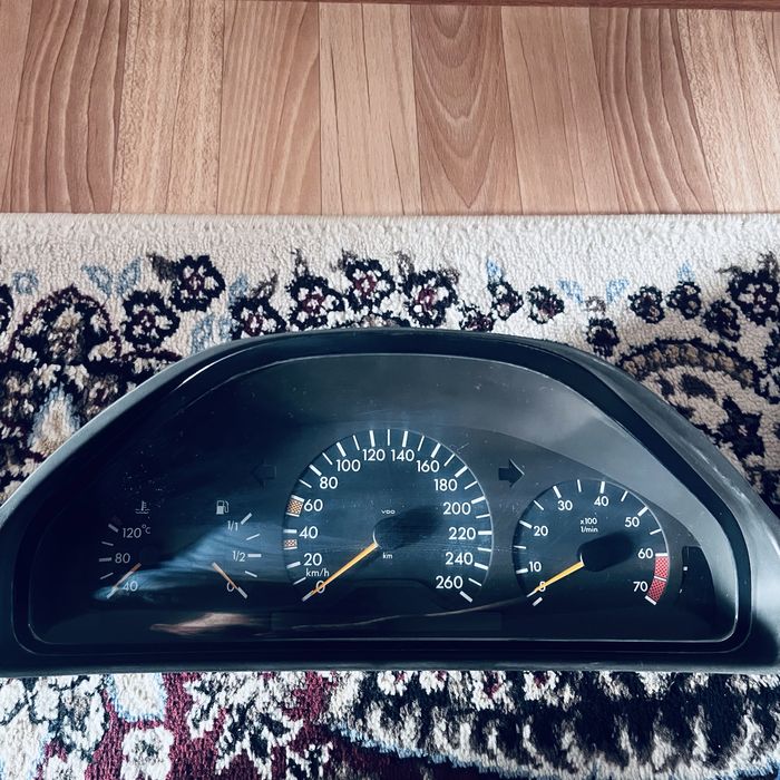 Шиток прибор от мерседес 210