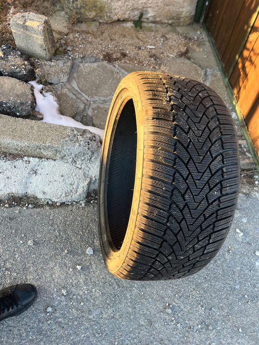 Зимна гума 255/35 R20