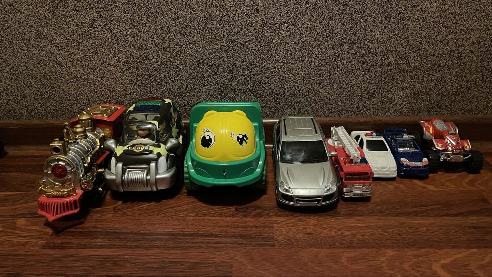 Игрушечные машинки