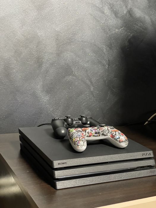 PlayStation 4 Pro 1TB + 2 Controllere (Controller Custom TMR anti stick-drift)