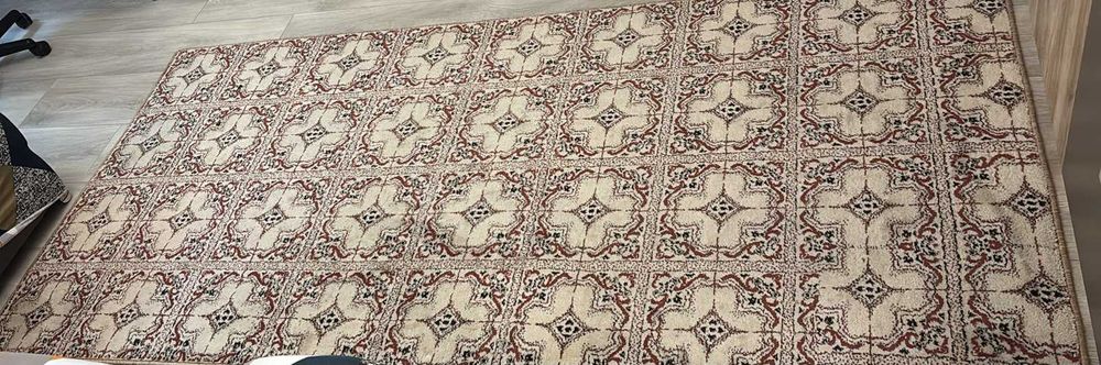 Covor clasic crem cu model elegant – 260 × 120 cm