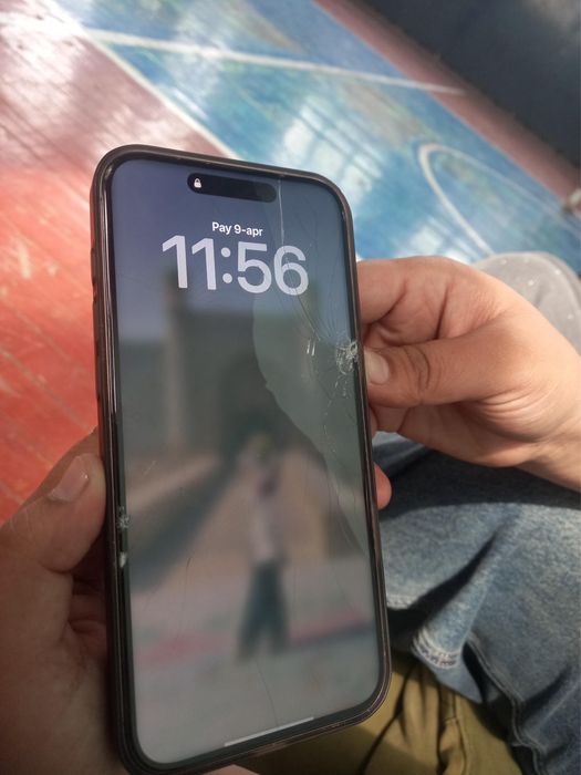 Iphone 16 pro max karobka dakument bor ekrandagi shishasi singan