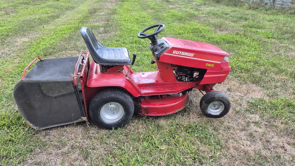 Tractoras gazon iarba 11cp
