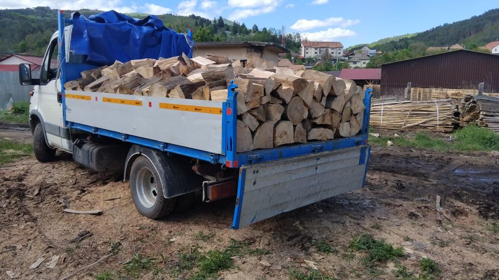 Lemne pentru foc. Se poate și crăpat gata!