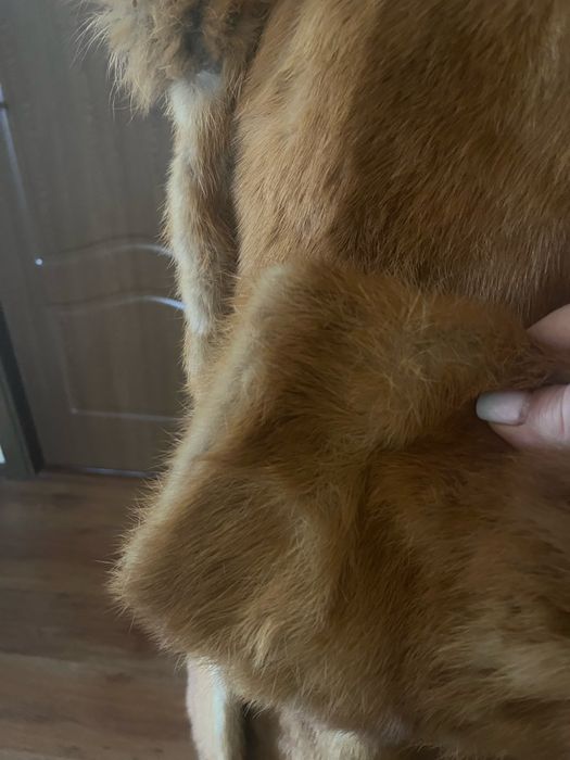 Haina superba de blana naturala de nurca cu guler de vulpe