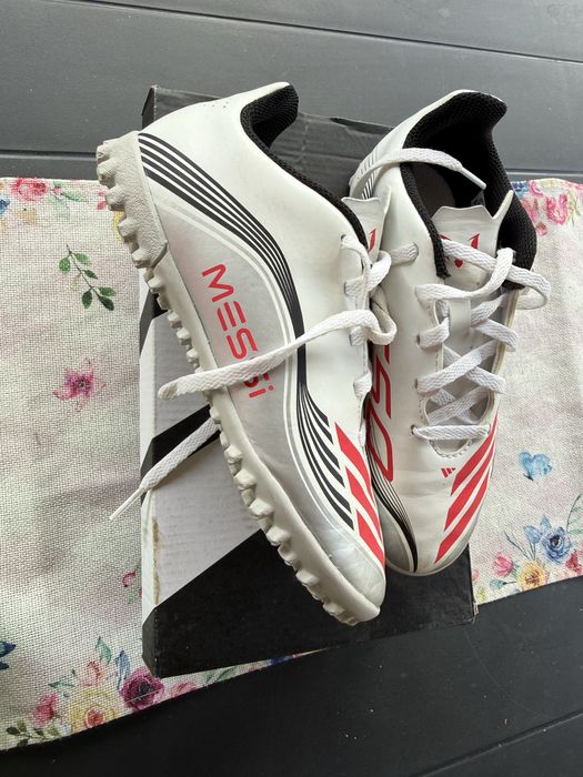 Бутонки за футбол Adidas