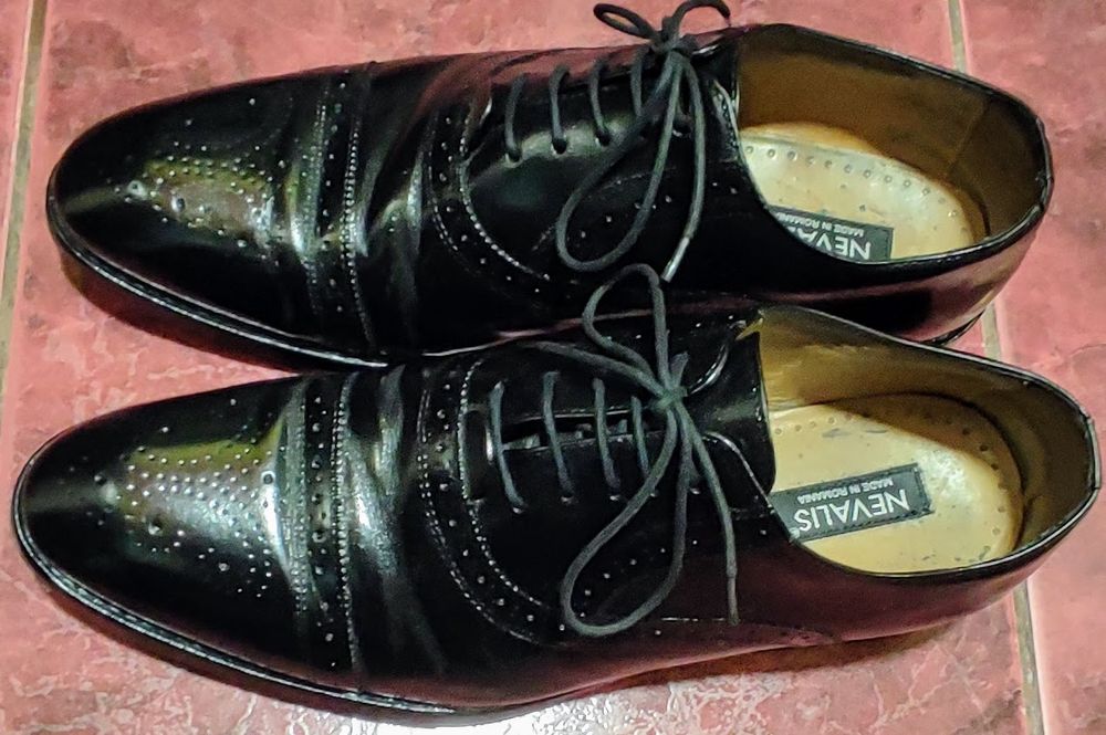 Pantofi. Nr. 43.