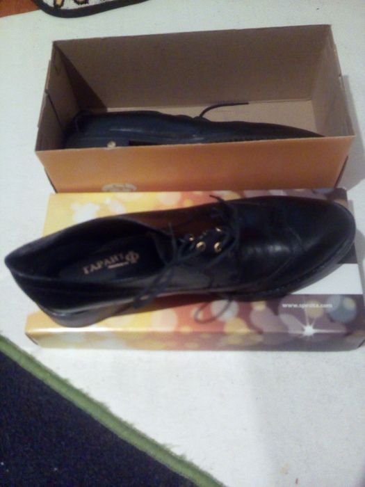 Юношески костюм с обувки