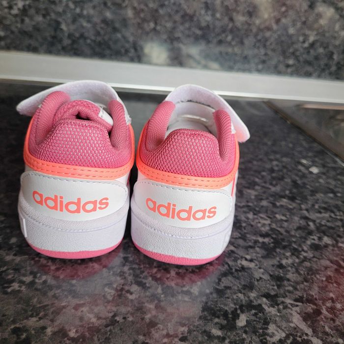 НОВИ !Адидас размер 23