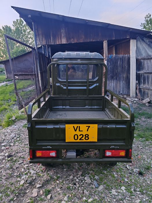 Vând triciclu electric cu volan