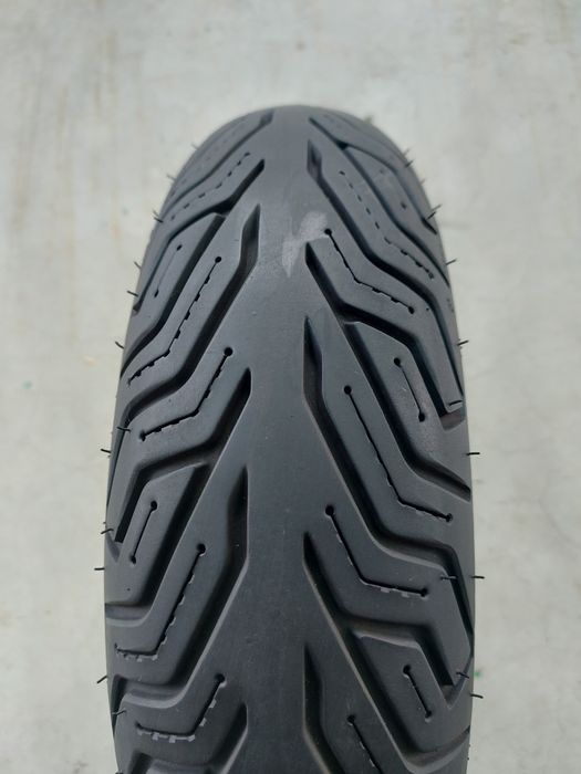 O bucată 120/70 R12 vară - una Michelin Sava