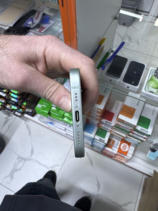 Iphone 15 идеальный. Цвет просто пушка