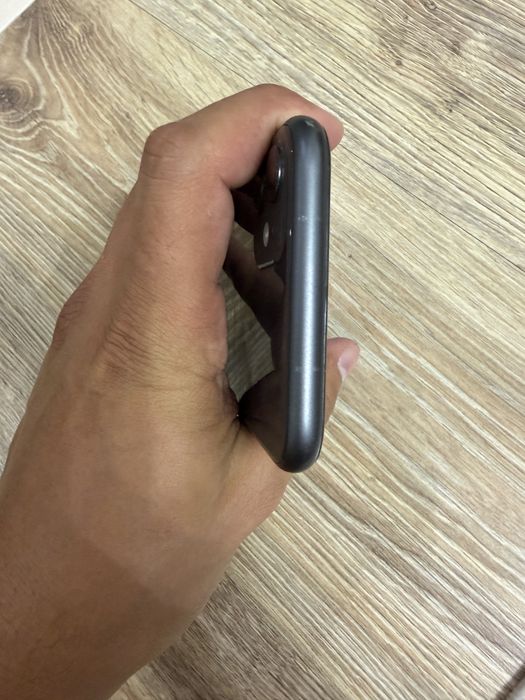 Продам iPhone 11 128