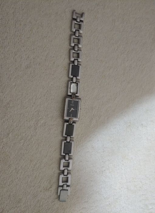 Наручные часы  фирменные на батарейке,120000сум.,б/у.