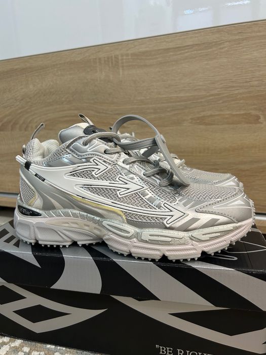 Vând Off-White “Be Right Back”
