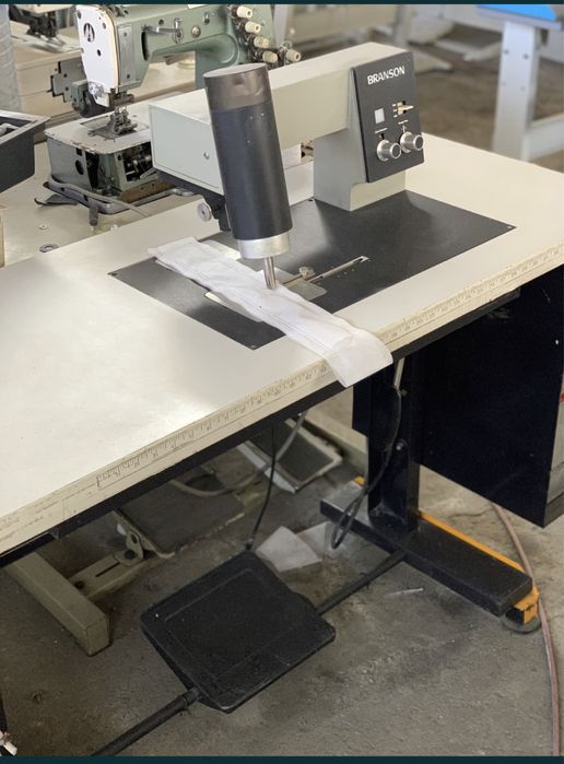 Masina de cusut cu ultrasunete