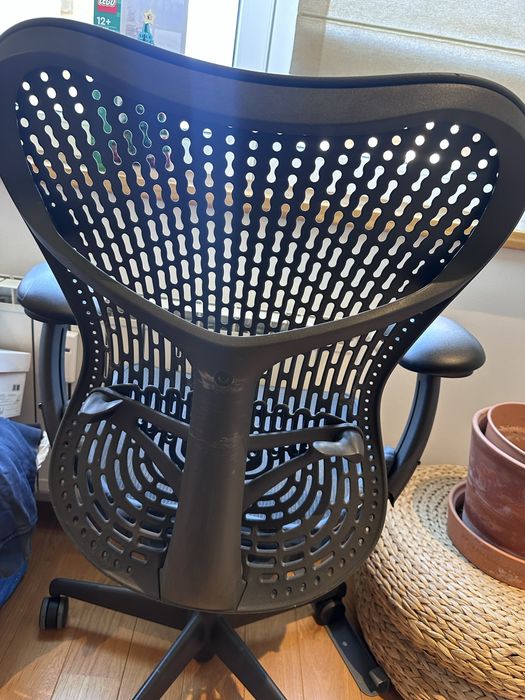 Herman Miller Mirra