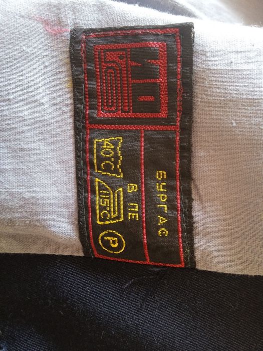 Нова тъмно синя пролетно есенна горница.