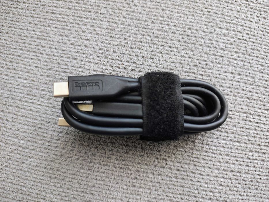 GoPro 7 Black с 3 батерии и трипод - Shorty + SD