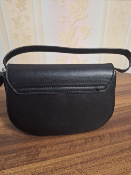 Продам женскую сумочку 4000