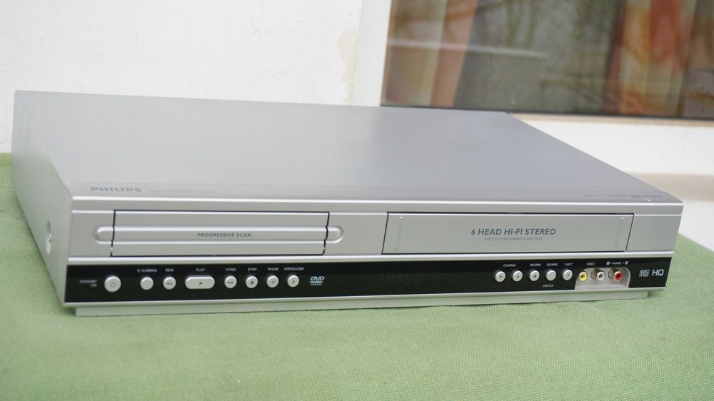 Video recorder VHS combo cu DPD player PHILIPS DVP-3350 stereo Hi-Fi