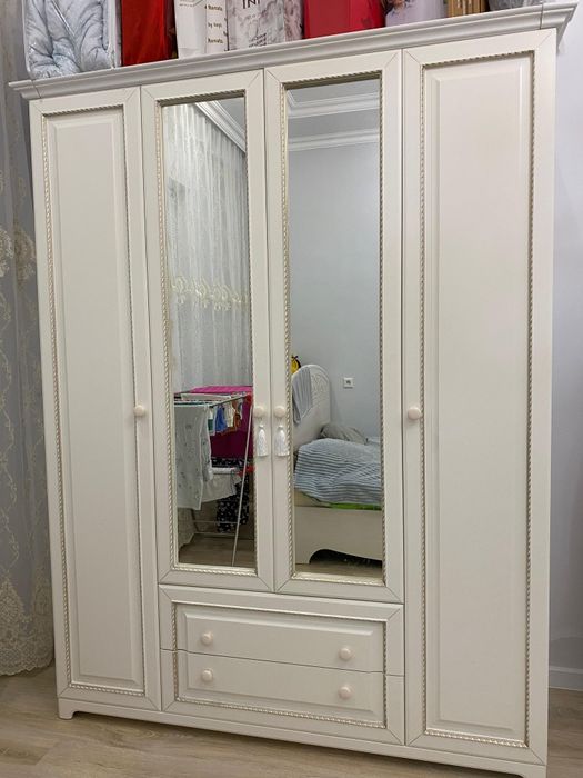 Продается шкаф, кровать, комод