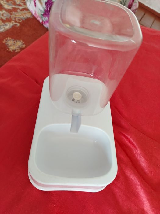 Поилка для кошек б/у.