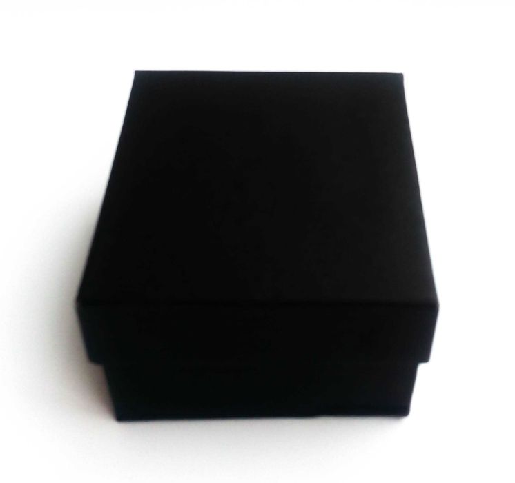 КУТИИ за ЧАСОВНИЦИ АКСЕСОАРИ и БИЖУТА. Универсална Кутия за Часовник