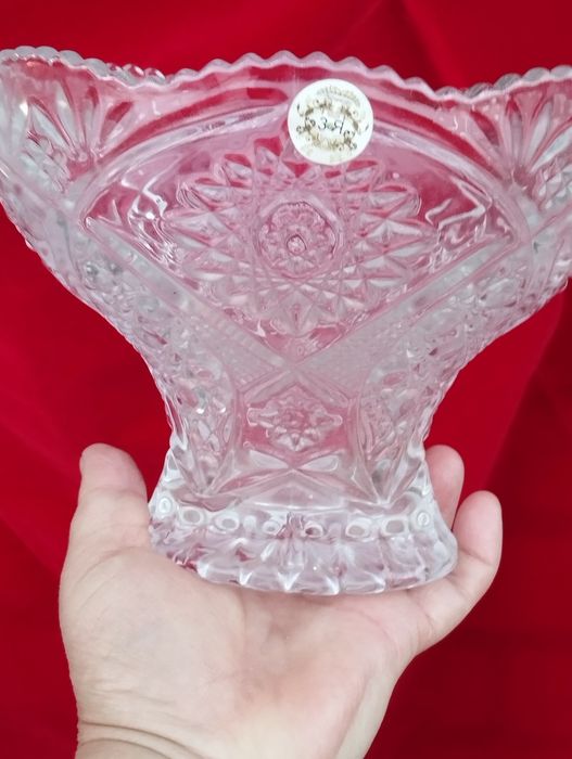 Хрустальные вазы вазочки