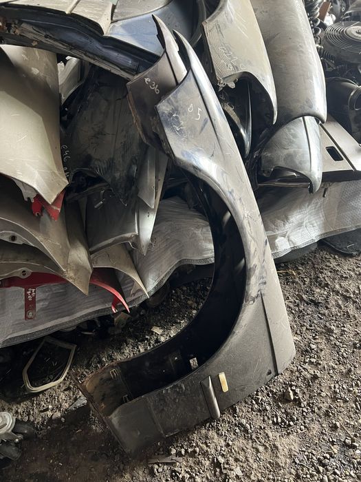 Продам крыло мерседес Бмв