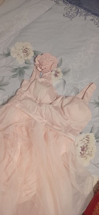 Красива лятна розова рокля с гол гръб