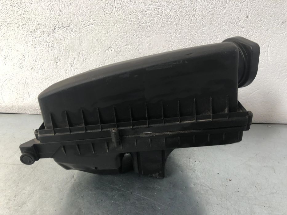 Carcasa filtru aer Volvo V70 2010 cod 30748207